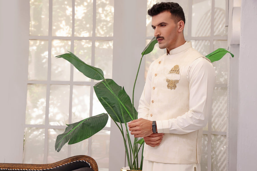 Luxury Men's Creamy 3 PC Suit with waistcoat