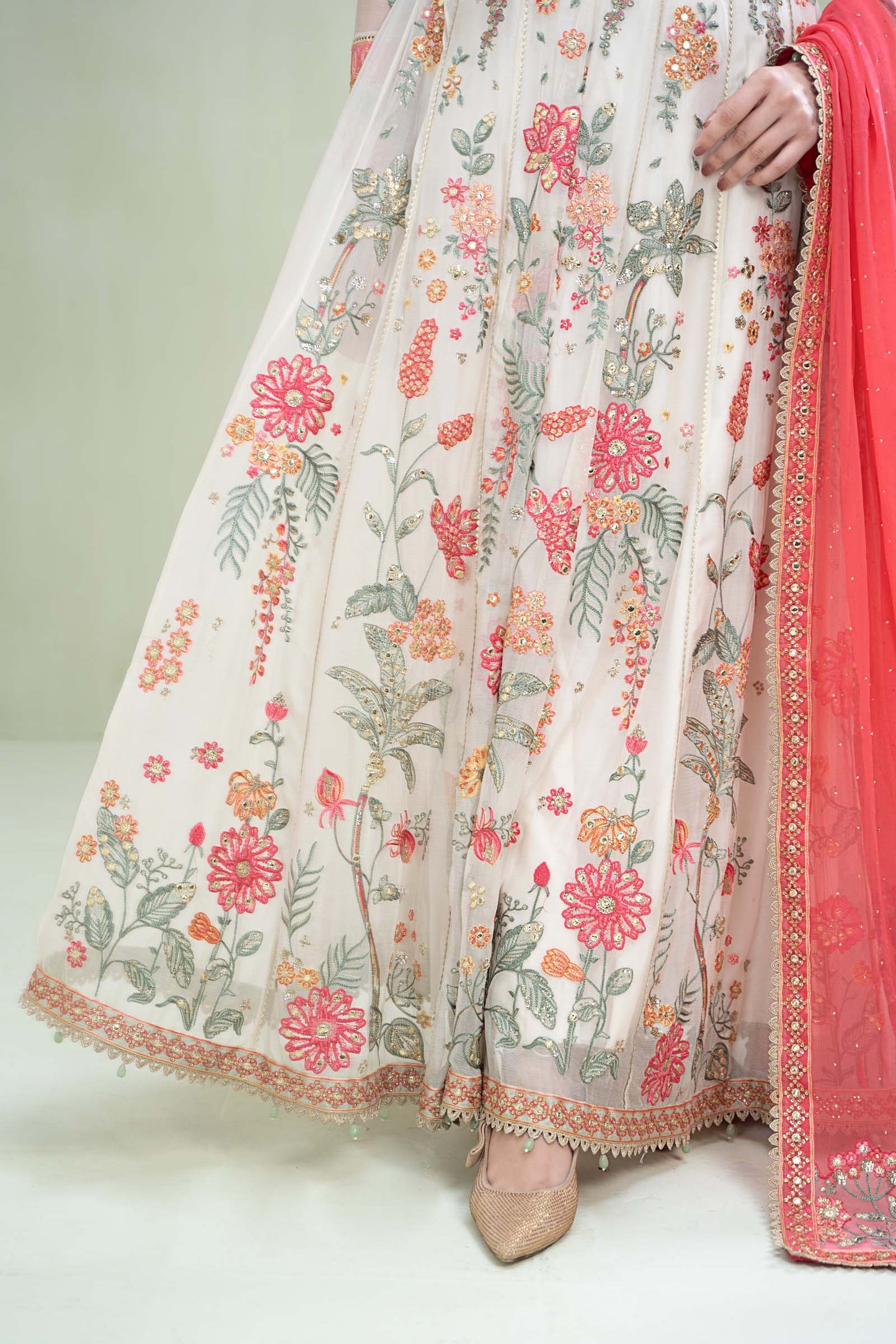 #usaindians #ukindians #ukindianfashion #ukpakistanifaishon #ukpakistaniclothes #ukpakistani #canadafashion #australiaindians #australianpak #newarrivals #pakistanisuits #indianwedding #sareefashion #pakistaniwedding #womensfashion #weddingsarees #maxidress #weddingseason #lehengacholi #shalwarkameez #shalwarkameezsuit #lehengacollection