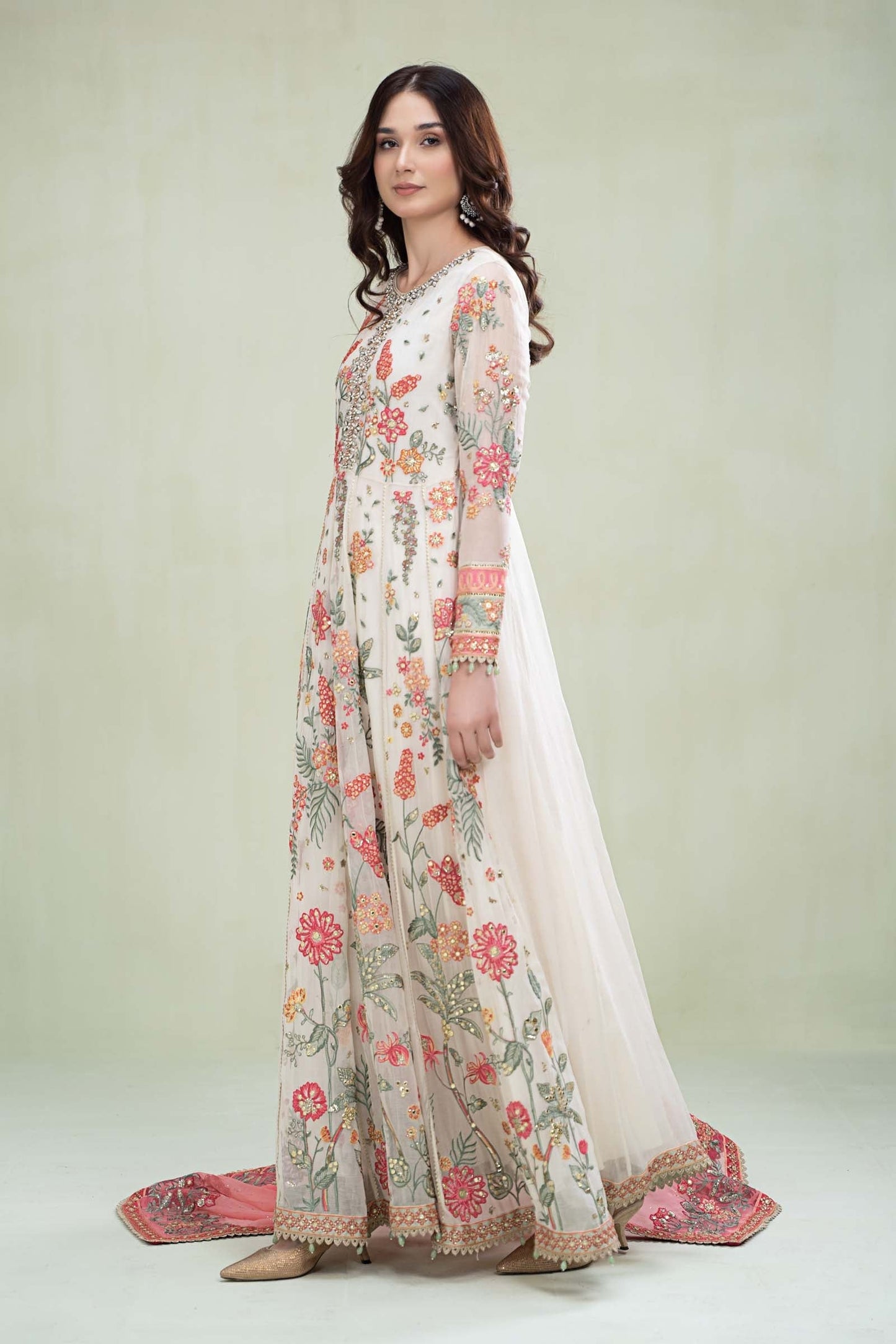 #usaindians #ukindians #ukindianfashion #ukpakistanifaishon #ukpakistaniclothes #ukpakistani #canadafashion #australiaindians #australianpak #newarrivals #pakistanisuits #indianwedding #sareefashion #pakistaniwedding #womensfashion #weddingsarees #maxidress #weddingseason #lehengacholi #shalwarkameez #shalwarkameezsuit #lehengacollection