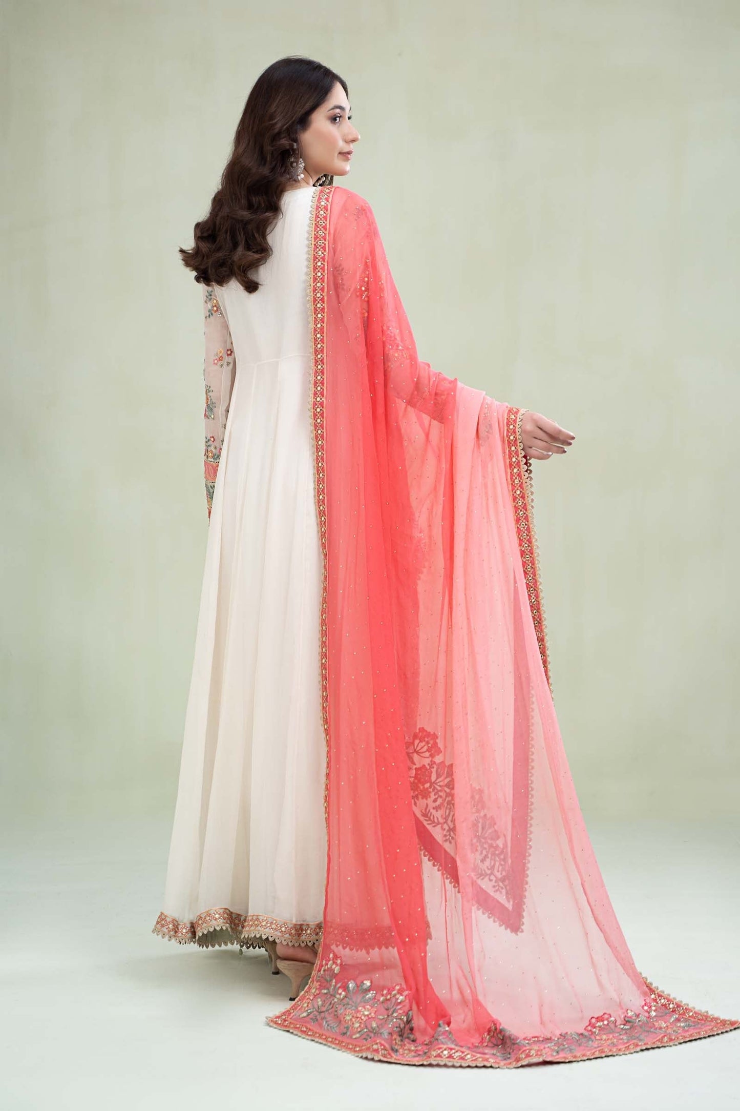 #usaindians #ukindians #ukindianfashion #ukpakistanifaishon #ukpakistaniclothes #ukpakistani #canadafashion #australiaindians #australianpak #newarrivals #pakistanisuits #indianwedding #sareefashion #pakistaniwedding #womensfashion #weddingsarees #maxidress #weddingseason #lehengacholi #shalwarkameez #shalwarkameezsuit #lehengacollection