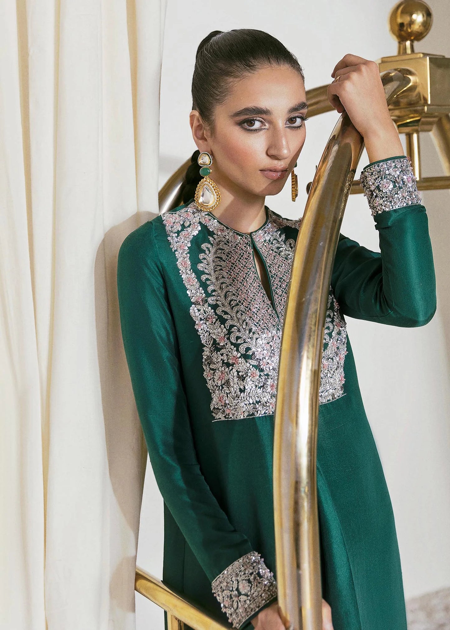 #usaindians #ukindians #ukindianfashion #ukpakistanifaishon #ukpakistaniclothes #ukpakistani #canadafashion #australiaindians #australianpak #newarrivals #pakistanisuits #indianwedding #sareefashion #pakistaniwedding #womensfashion #weddingsarees #maxidress #weddingseason #lehengacholi #shalwarkameez #shalwarkameezsuit #lehengacollection