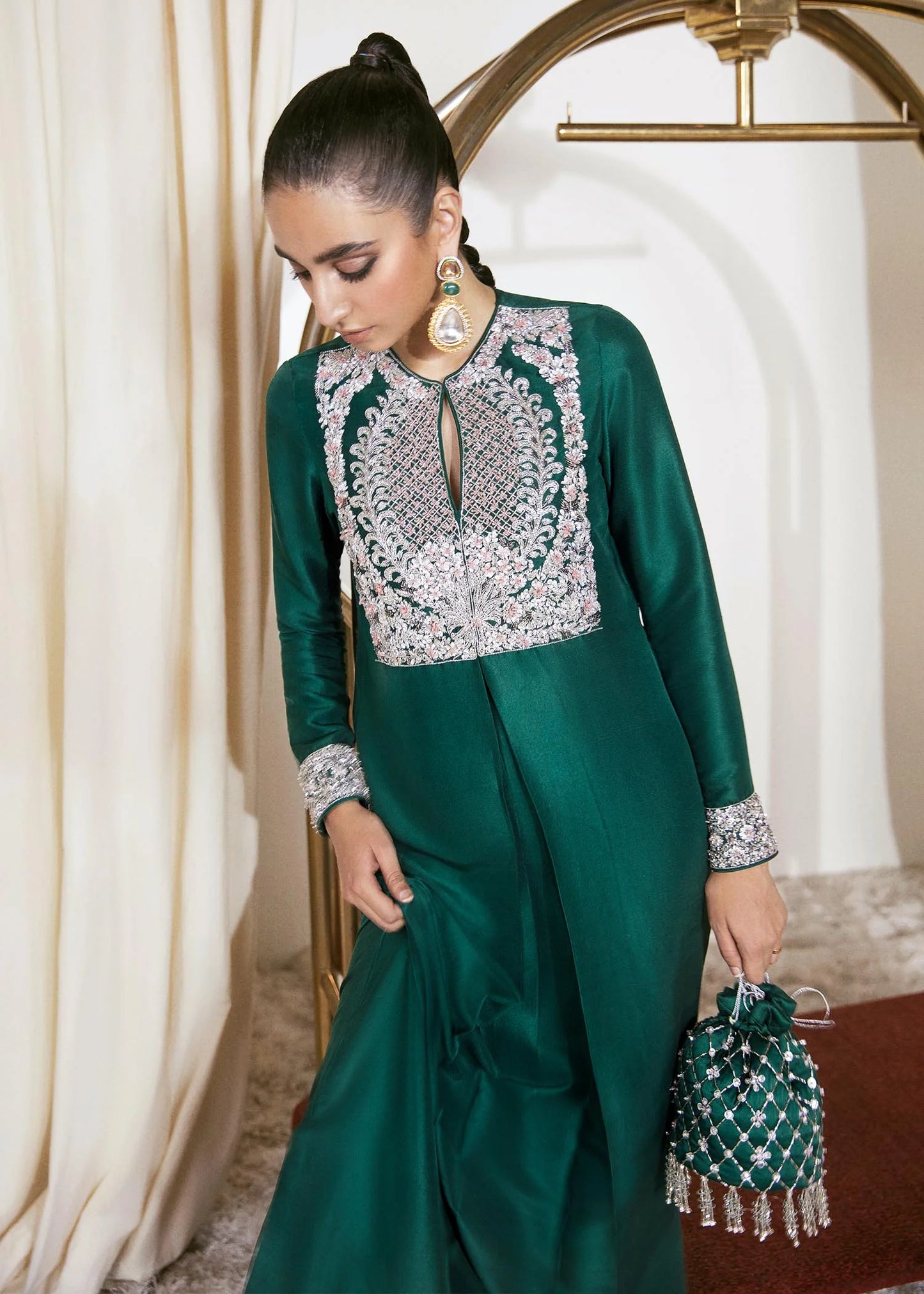 #usaindians #ukindians #ukindianfashion #ukpakistanifaishon #ukpakistaniclothes #ukpakistani #canadafashion #australiaindians #australianpak #newarrivals #pakistanisuits #indianwedding #sareefashion #pakistaniwedding #womensfashion #weddingsarees #maxidress #weddingseason #lehengacholi #shalwarkameez #shalwarkameezsuit #lehengacollection