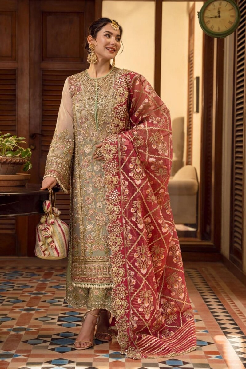 #newarrivals #pakistanisuits #indianwedding #sareefashion #pakistaniwedding #womensfashion #weddingsarees #maxidress #weddingseason #weddingdress #lehenga #lehengacholi #shalwarkameez #shalwarkameezuk #shalwarkameezsuit #shalwarkameezsuit #lehangacholidesigns #lehengacollection #lehengagoals #maxidressseasoninfulleffect Elegant Pakistani Embroidered Wedding Stitched Dresses Collection