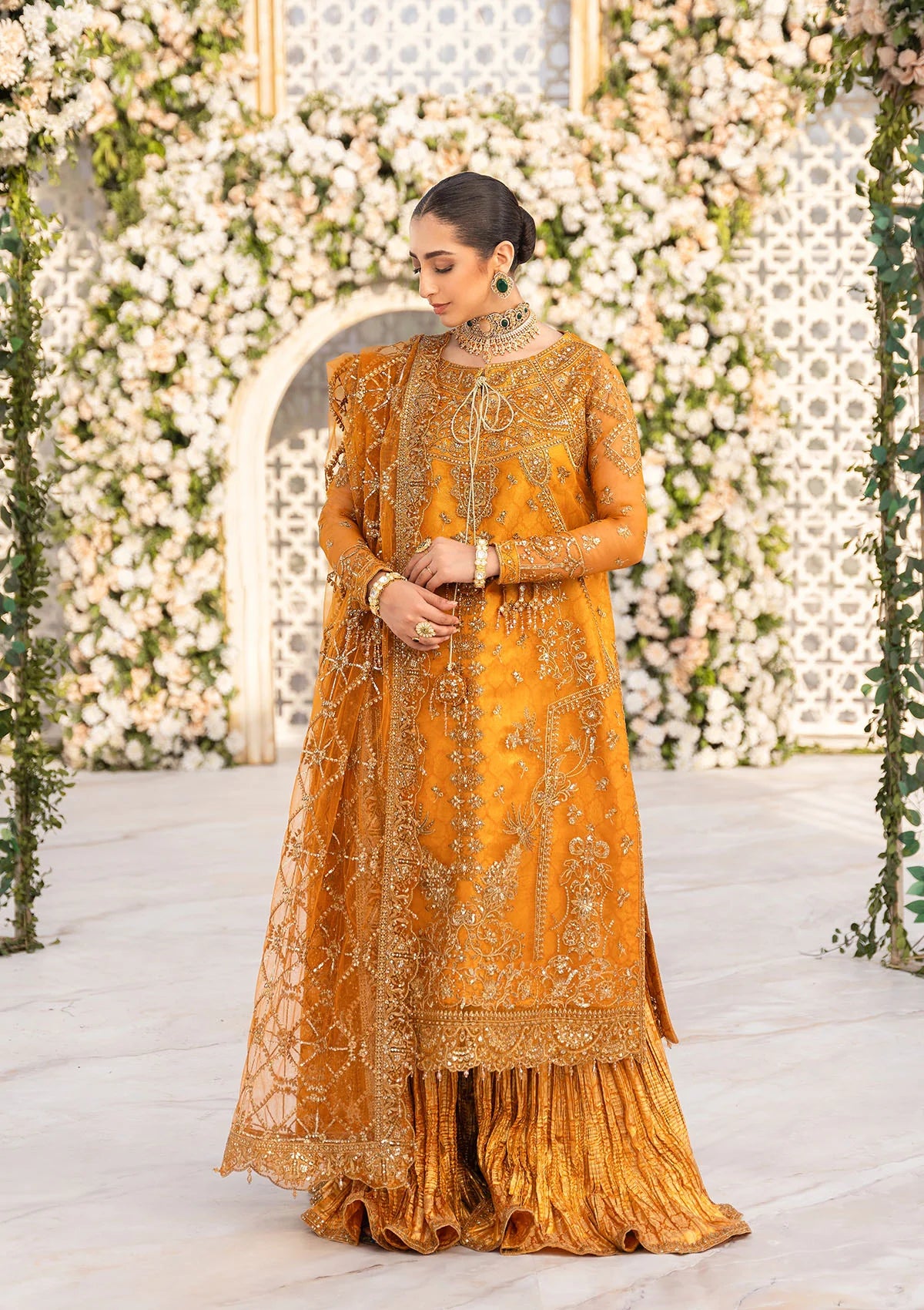 A A LOOk5  Elegant Pakistani Embroidered Bridal Wedding Stitched Dresses Collection 00P